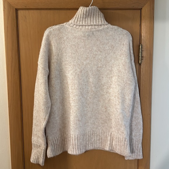 Banana Republic Factory Women’s Oversized Turtleneck Sweater New Tan Medium - Picture 11 of 14